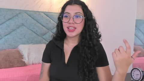 Snapshot of lucy_greys_ chatting on April 22, 7:26 pm Lucy Greys online show from April 22, 7:26 pm