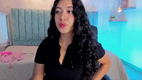 Snapshot of lucy_greys_ chatting on June 23, 12:47 pm Lucy Greys online show from June 23, 12:47 pm