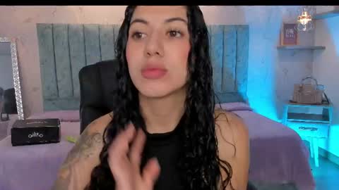 Snapshot of lucy_greys_ chatting on July 15, 12:10 pm Lucy Greys online show from July 15, 12:10 pm