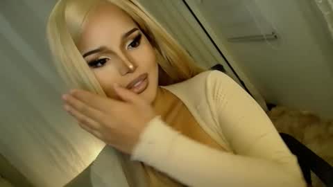 Snapshot of lucy_heartfiliaxxx chatting on October 13, 8:14 am MONA online show from October 13, 8:14 am