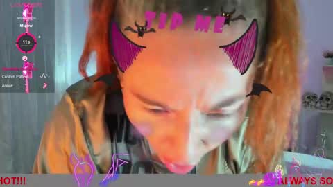 Snapshot of lucy_hot77 chatting on February 10, 1:24 am Lucia online show from February 10, 1:24 am