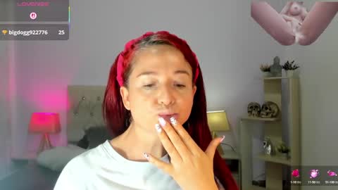 Snapshot of lucy_hot77 chatting on September 21, 7:15 pm Lucia online show from September 21, 7:15 pm