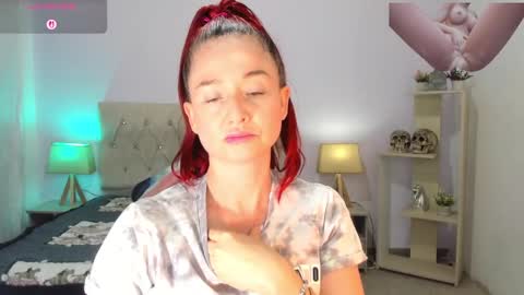 Snapshot of lucy_hot77 chatting on October 2, 9:33 pm Lucia online show from October 2, 9:33 pm