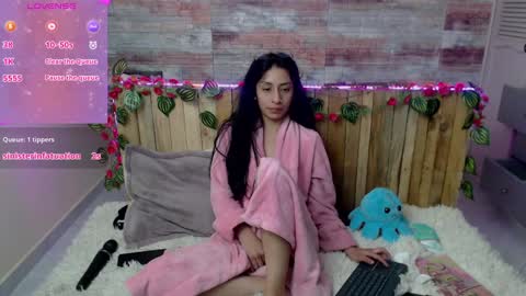 Snapshot of lucy_joi chatting on January 4, 8:49 am Luciana online show from January 4, 8:49 am