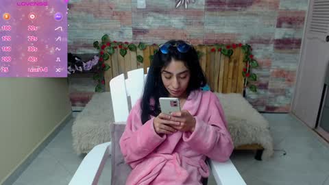 Snapshot of lucy_joi chatting on January 5, 9:05 am Luciana online show from January 5, 9:05 am