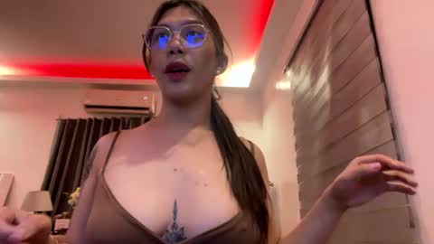 Snapshot of lucy_pearlcumxx chatting on January 2, 6:34 pm Aliana online show from January 2, 6:34 pm