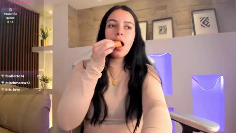 Snapshot of lucy_smith7 chatting on January 4, 5:16 pm Sofia  online show from January 4, 5:16 pm