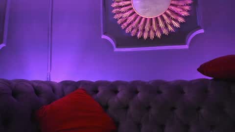 Snapshot of lucy_williiams chatting on December 11, 11:21 pm Lucy  online show from December 11, 11:21 pm