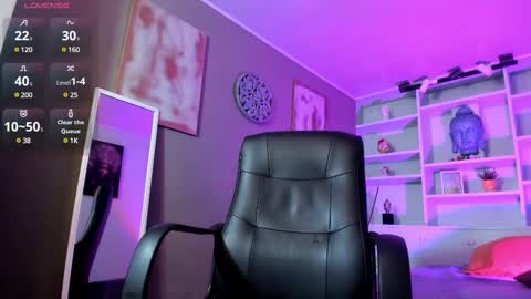 Snapshot of lucy_williiams chatting on March 10, 9:29 pm Lucy  online show from March 10, 9:29 pm