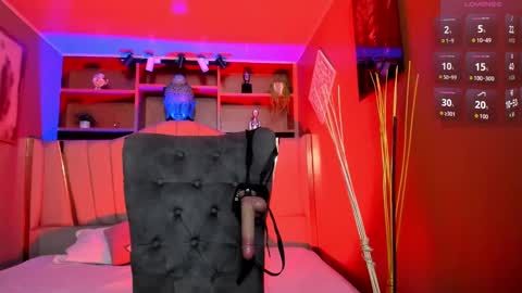 Snapshot of lucy_williiams chatting on November 12, 12:05 pm Lucy online show from November 12, 12:05 pm