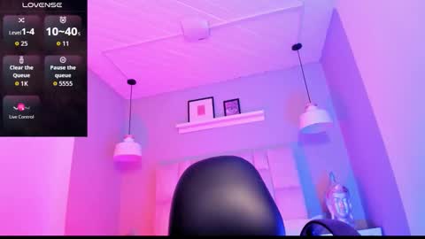 Snapshot of lucy_williiams chatting on January 8, 7:05 pm Lucy online show from January 8, 7:05 pm