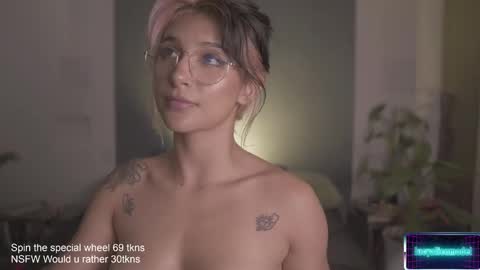 Lucy Alien  online show from February 25, 1:52 am