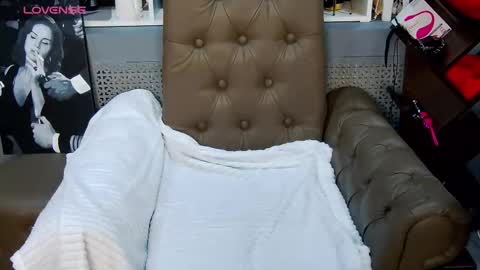 Snapshot of lucybelli chatting on September 22, 1:40 am LucyBelli online show from September 22, 1:40 am