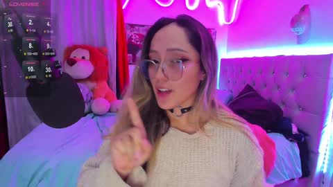 Snapshot of lucylane_ chatting on February 2, 5:32 am Lucy online show from February 2, 5:32 am