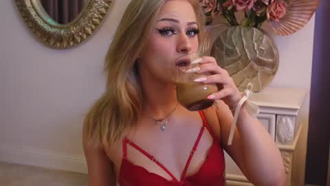 Lucy Lexton online show from January 3, 4:55 am