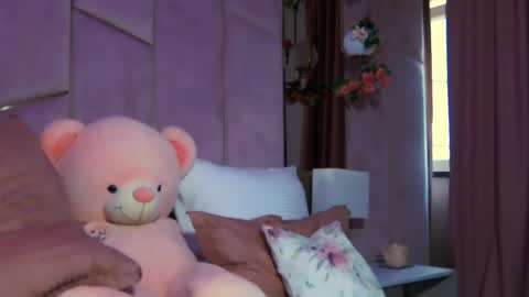 Lucy Lexton online show from April 22, 5:10 am