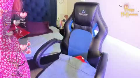 Lucy Petit online show from October 25, 1:29 pm