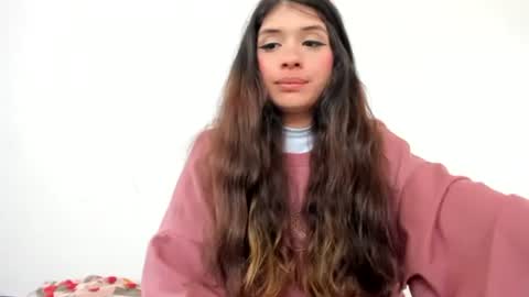 Snapshot of lucyportman chatting on June 1, 5:25 pm lucyportman online show from June 1, 5:25 pm