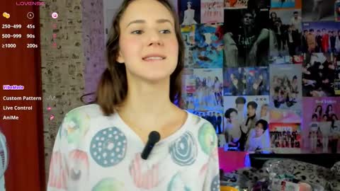 Snapshot of lucyrose33 chatting on September 12, 6:46 am Lucy Rose online show from September 12, 6:46 am