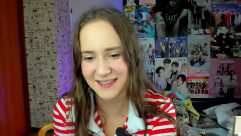 Snapshot of lucyrose33 chatting on September 15, 5:18 am Lucy Rose online show from September 15, 5:18 am