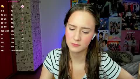 Snapshot of lucyrose33 chatting on October 2, 4:41 am Lucy Rose online show from October 2, 4:41 am
