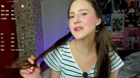 Snapshot of lucyrose33 chatting on October 2, 4:47 pm Lucy Rose online show from October 2, 4:47 pm