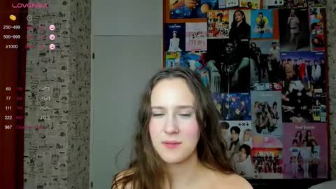 Snapshot of lucyrose33 chatting on October 13, 4:18 pm Lucy Rose online show from October 13, 4:18 pm