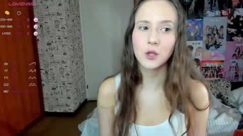 Snapshot of lucyrose33 chatting on October 15, 5:07 am Lucy Rose online show from October 15, 5:07 am