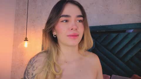 Snapshot of lucyvega4 chatting on October 5, 4:00 am Lucy online show from October 5, 4:00 am