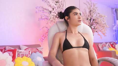 lucyweisser online show from April 18, 7:07 pm