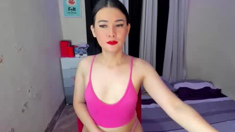 Snapshot of lucyx143 chatting on October 20, 7:42 am Lucy online show from October 20, 7:42 am