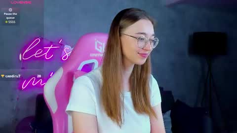 Snapshot of lucyy_green chatting on June 27, 1:10 am Lucy online show from June 27, 1:10 am