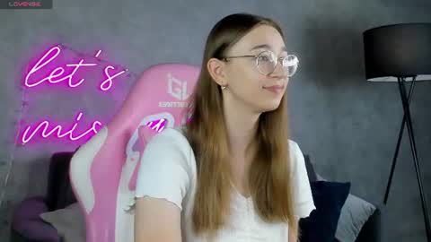 Snapshot of lucyy_green chatting on July 2, 12:54 am Lucy online show from July 2, 12:54 am