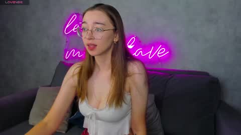 Snapshot of lucyy_green chatting on July 8, 12:48 am Lucy online show from July 8, 12:48 am