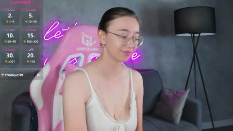 Snapshot of lucyy_green chatting on July 19, 12:58 am Lucy online show from July 19, 12:58 am