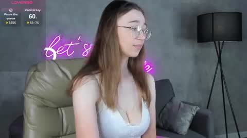 Snapshot of lucyy_green chatting on July 25, 1:04 am Lucy online show from July 25, 1:04 am