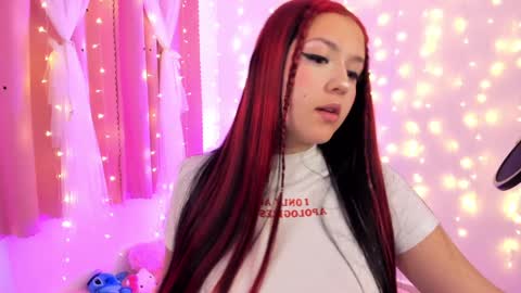 Snapshot of lucyy_peach chatting on January 19, 7:25 am LUCYY FROM HOME  online show from January 19, 7:25 am