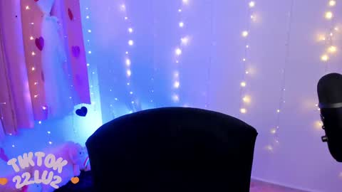 Snapshot of lucyy_peach chatting on March 10, 11:27 pm LUCYY FROM HOME  online show from March 10, 11:27 pm