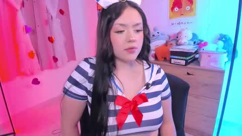 Snapshot of lucyy_peach chatting on September 20, 3:29 am LUCYY FROM HOME  online show from September 20, 3:29 am