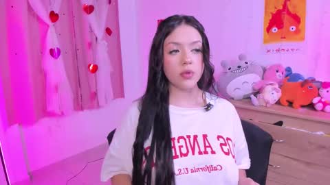 Snapshot of lucyy_peach chatting on September 22, 1:18 am LUCYY FROM HOME  online show from September 22, 1:18 am