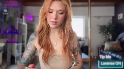 Snapshot of luebeam chatting on February 18, 8:03 pm Luubeam INSTA luubeammm TWITTER lunaisreallycu1 online show from February 18, 8:03 pm