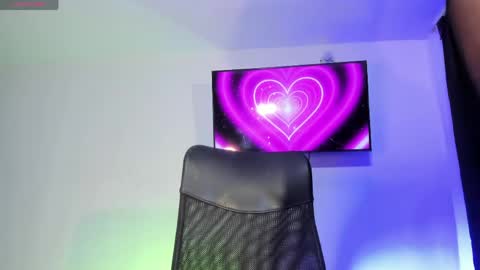 Snapshot of luffy_2915 chatting on April 16, 8:04 am FENTY online show from April 16, 8:04 am