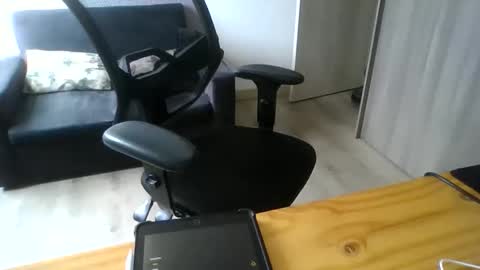 luhizu87871987 online show from April 27, 8:29 pm