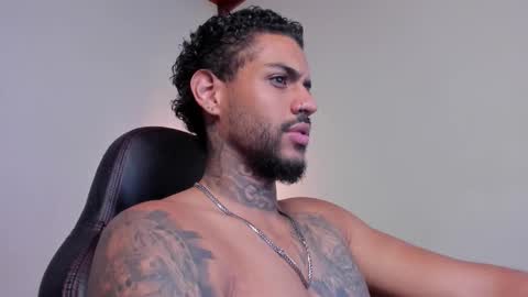 Luigi Vitale online show from February 14, 1:35 am