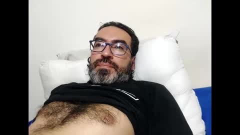 Snapshot of luis2988z chatting on April 21, 2:48 am Hairyman online show from April 21, 2:48 am