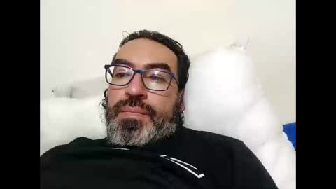 Snapshot of luis2988z chatting on April 21, 2:51 am Hairyman online show from April 21, 2:51 am