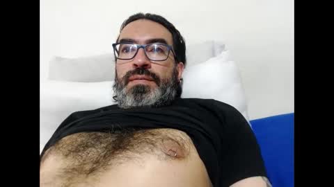 Snapshot of luis2988z chatting on April 26, 10:29 pm Hairyman online show from April 26, 10:29 pm