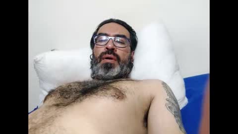 Snapshot of luis2988z chatting on April 28, 2:27 am Hairyman online show from April 28, 2:27 am