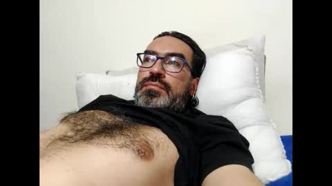 Snapshot of luis2988z chatting on May 12, 3:14 am Hairyman online show from May 12, 3:14 am