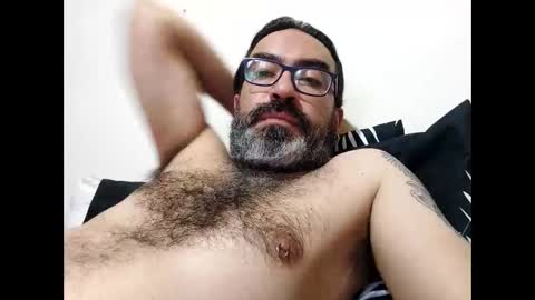Snapshot of luis2988z chatting on May 28, 2:20 am Hairyman online show from May 28, 2:20 am